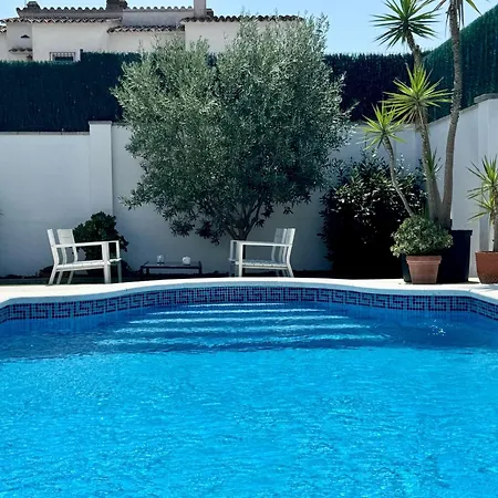 Villa 3 Bedroom In Costa Brava