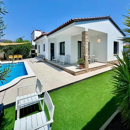 3 Bedroom In Costa Brava Villa *