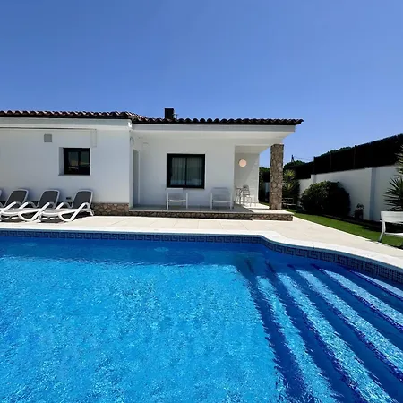 Villa 3 Bedroom In Costa Brava L'Escala